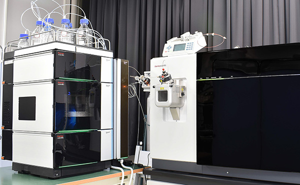 ［LC/FT-MS］液体クロマトグラフ-フーリエ変換質量分析法